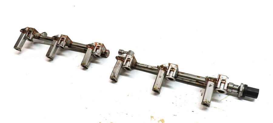 Thumbnail 1: 2017 LAND ROVER DISCOVERY (L462) 3.0L SUPER ENGINE FUEL INJECTOR RAIL SET/2
