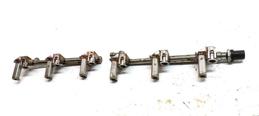 Thumbnail 2: 2017 LAND ROVER DISCOVERY (L462) 3.0L SUPER ENGINE FUEL INJECTOR RAIL SET/2