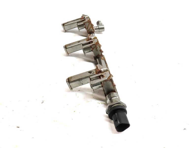 Thumbnail 3: 2017 LAND ROVER DISCOVERY (L462) 3.0L SUPER ENGINE FUEL INJECTOR RAIL SET/2