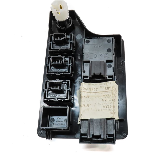 Thumbnail 5: 17 ROVER DISCOVERY L462 REAR FOLDING SEAT 12V LIFTGATE TAILGATE CONTROL PANEL