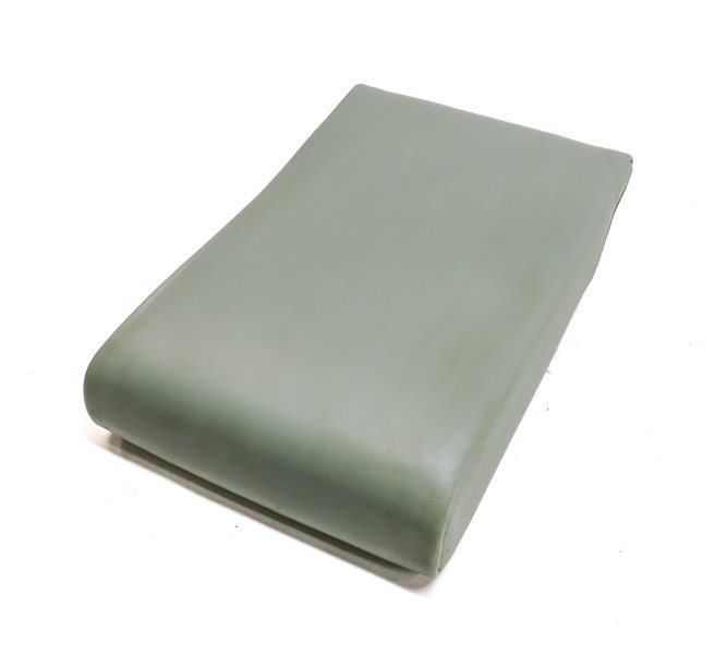Thumbnail 1: 17-20 LAND ROVER DISCOVERY L462 2ND ROW CENTER SEAT ARMREST w/CUPHOLDER(Glacier)