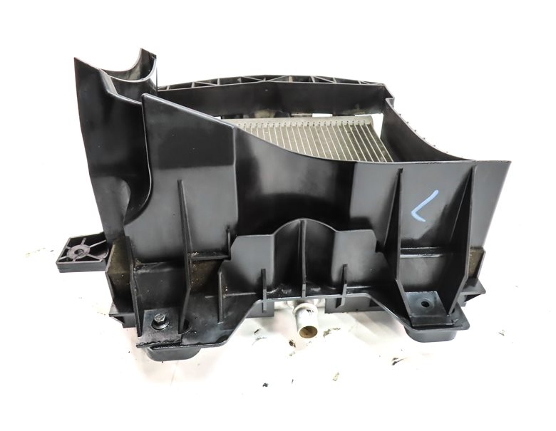Thumbnail 4: 13-20 ROVER SPORT DISCOVERY (L405 L462 L494) LEFT AUXILIARY RADIATOR & BRACKET