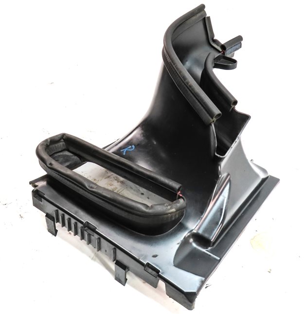 Thumbnail 1: 17 LAND ROVER DISCOVERY (L462) 3.0L SUPER ENGINE RIGHT PASSENGER AIR INTAKE DUCT