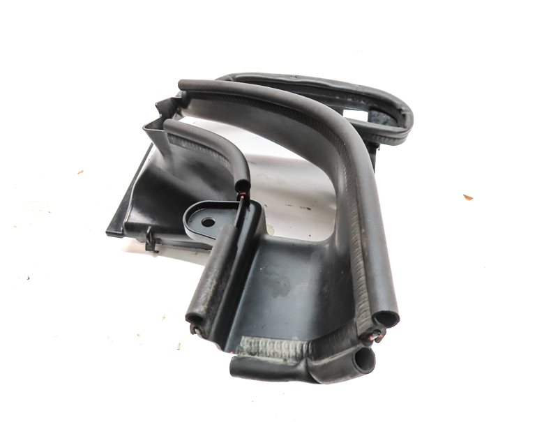 Thumbnail 4: 17 LAND ROVER DISCOVERY (L462) 3.0L SUPER ENGINE RIGHT PASSENGER AIR INTAKE DUCT