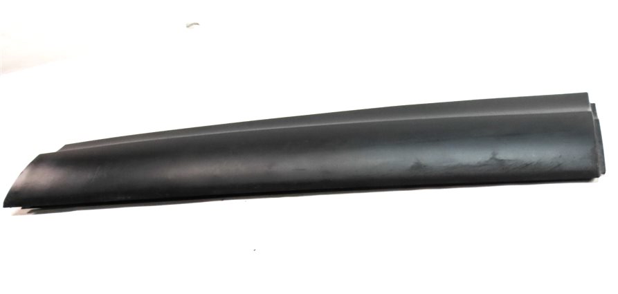 Thumbnail 2: 17-23 ROVER DISCOVERY L462 FRONT RIGHT PASSENGER LOWER DOOR TRIM MOULDING(BLACK)