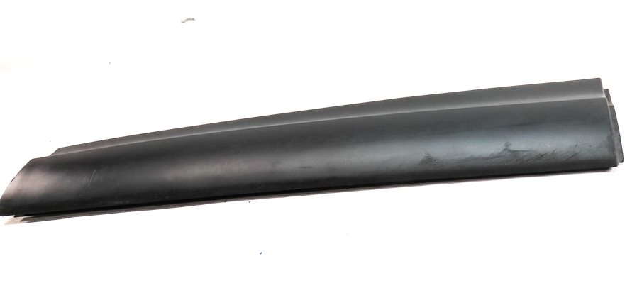 Thumbnail 3: 17-23 ROVER DISCOVERY L462 FRONT RIGHT PASSENGER LOWER DOOR TRIM MOULDING(BLACK)