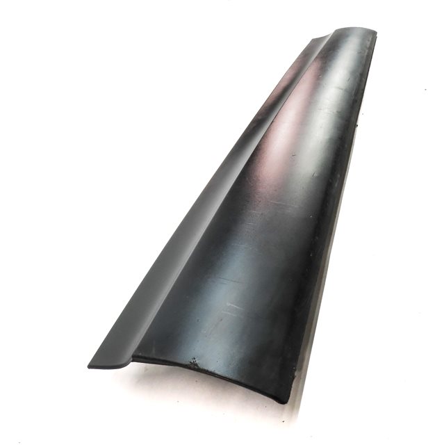 Thumbnail 5: 17-23 ROVER DISCOVERY L462 FRONT RIGHT PASSENGER LOWER DOOR TRIM MOULDING(BLACK)