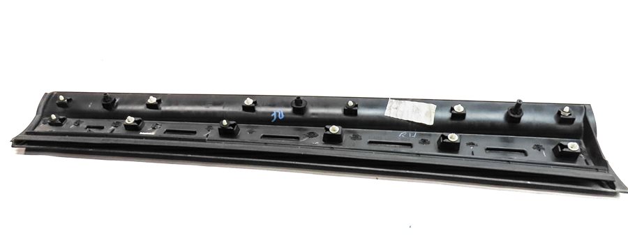 Thumbnail 8: 17-23 ROVER DISCOVERY L462 FRONT RIGHT PASSENGER LOWER DOOR TRIM MOULDING(BLACK)
