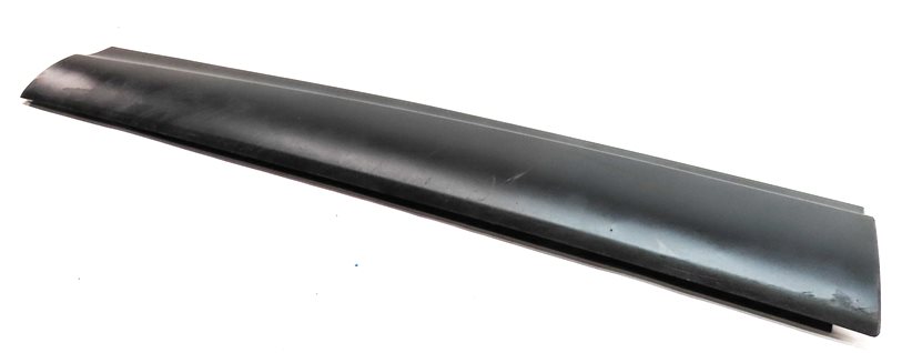 17-23 ROVER DISCOVERY (L462) FRONT LEFT DRIVER LOWER DOOR TRIM MOULDING (BLACK)