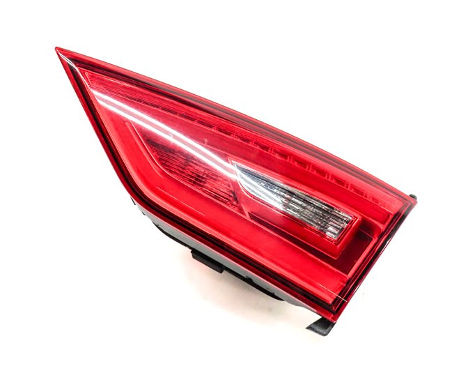2015-2016 AUDI A3 S3 (8V) SEDAN CONVERTIBLE RIGHT INNER LED TAILLIGHT LIGHT LAMP