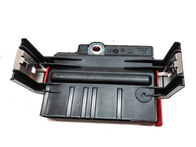 Thumbnail 4: 2012 BMW X5 (E70) 3.0L (N55) ENGINE POSITIVE BATTERY TERMINAL PLATE