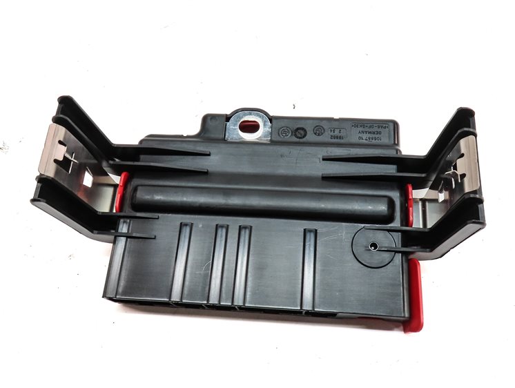 Thumbnail 5: 2012 BMW X5 (E70) 3.0L (N55) ENGINE POSITIVE BATTERY TERMINAL PLATE