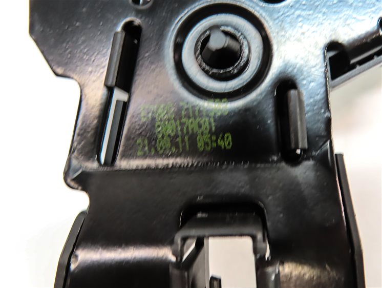 Thumbnail 9: 12 BMW X5 (E70) REAR 2ND ROW LEFT & RIGHT FOLDING SEAT BACK RELEASE LATCH SET/2