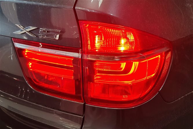 Thumbnail 2: 2011-2013 BMW X5 X5M (E70) RIGHT PASSENGER REAR OUTER TAILLIGHT BRAKE LIGHT LAMP