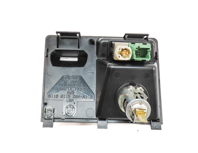 Thumbnail 4: 2011 BMW X5 (E70) AUX IN USB 12V POWER SOCKET JACK OUTLET PORT PANEL