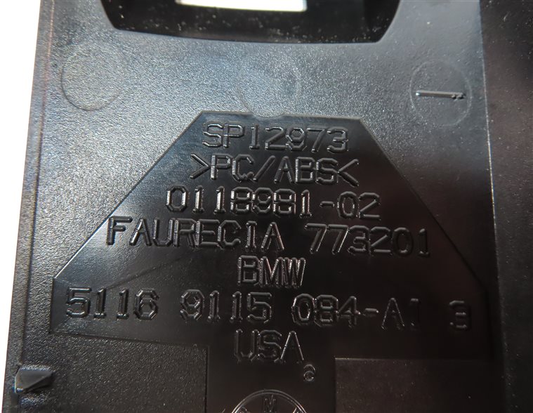 Thumbnail 5: 2011 BMW X5 (E70) AUX IN USB 12V POWER SOCKET JACK OUTLET PORT PANEL