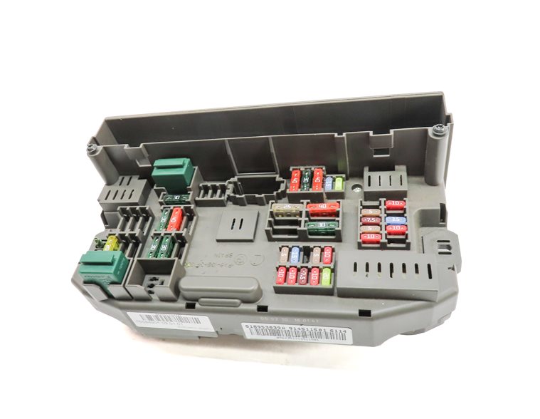 Thumbnail 2: 2011 BMW X5 (E70) 3.0L (N55) FRONT POWER DISTRIBUTION FUSE RELAY PANEL BOX