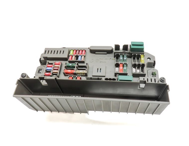 Thumbnail 3: 2011 BMW X5 (E70) 3.0L (N55) FRONT POWER DISTRIBUTION FUSE RELAY PANEL BOX