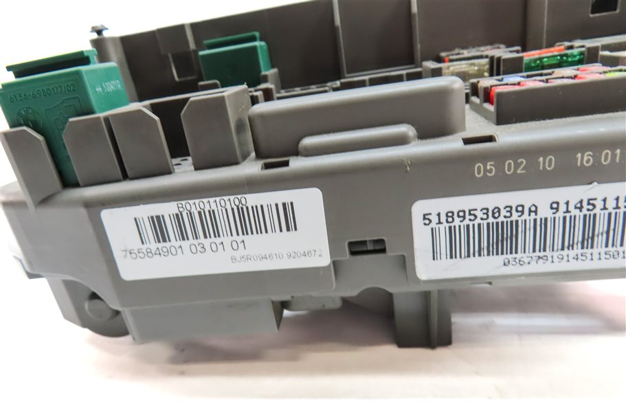 Thumbnail 5: 2011 BMW X5 (E70) 3.0L (N55) FRONT POWER DISTRIBUTION FUSE RELAY PANEL BOX