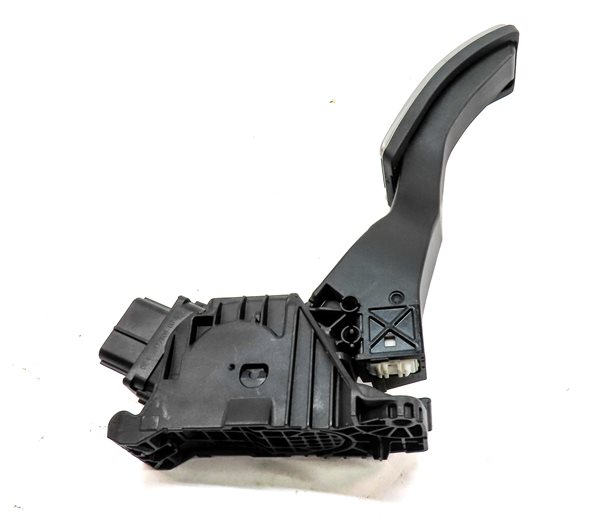 Thumbnail 3: 2015 AUDI S3 (8V) 2.0L (CYFB) DRIVER ACCELERATOR THROTTLE GAS PEDAL ASSEMBLY