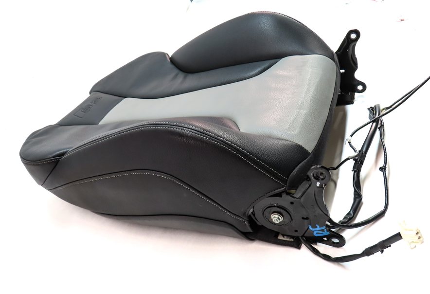 Thumbnail 4: 15 AUDI S3 8V FRONT RIGHT PASSENGER UPPER SPORT SEAT BACK w/HEAT (Black/Silver)