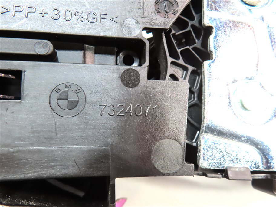 Thumbnail 6: 2014 BMW 328IGT (F34) REAR LEFT FOLDING SEAT BACK RELEASE HANDLE LOCK LATCH