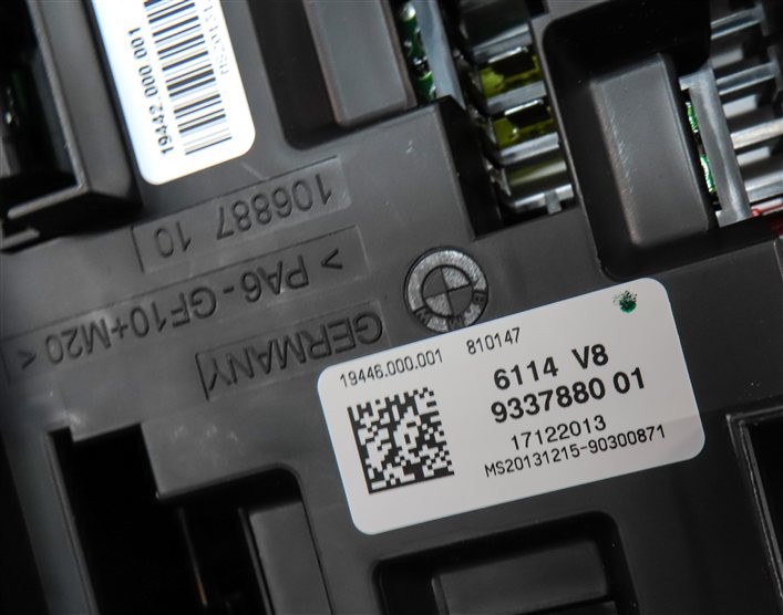 Thumbnail 6: 2014 BMW 328IGT (F34) 2.0L (N20) REAR POWER DISTRIBUTION FUSE RELAY PANEL BOX