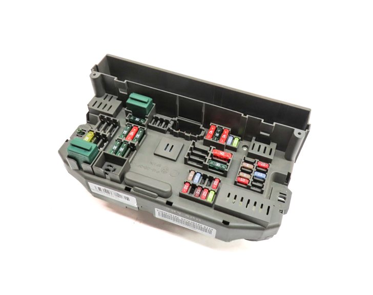 2013 BMW X5 (E70) 3.0L (M57Y) DIESEL FRONT POWER DISTRIBUTION FUSE RELAY BOX