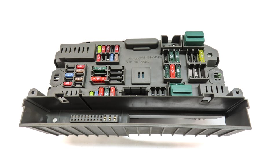 Thumbnail 3: 2013 BMW X5 (E70) 3.0L (M57Y) DIESEL FRONT POWER DISTRIBUTION FUSE RELAY BOX