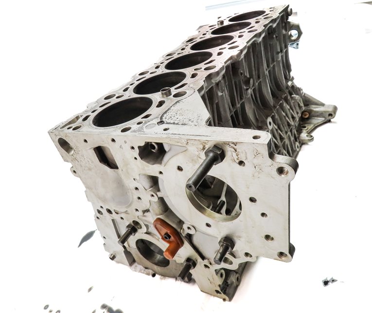 Thumbnail 4: 09-13 BMW X5 335D (E70 E90) 3.0L TWIN TURBO M57Y DIESEL ENGINE CYLINDER BLOCK