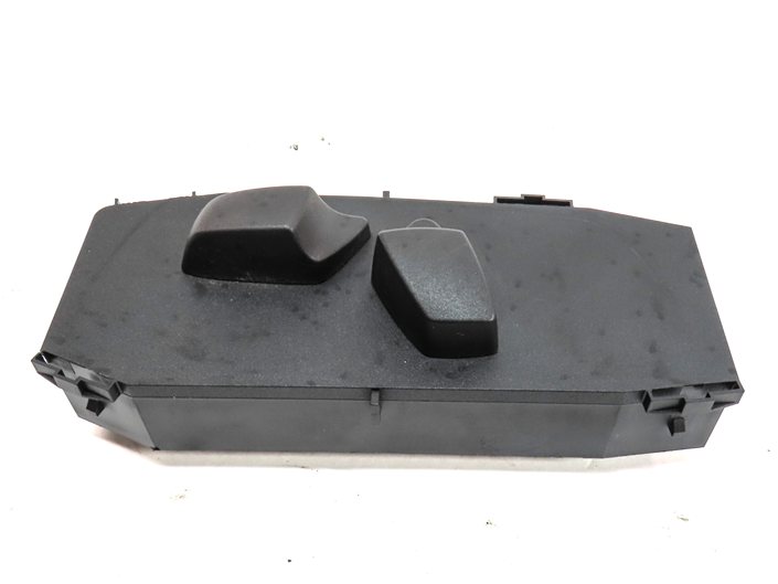 Thumbnail 3: 2012 BMW M3 (E90) FRONT RIGHT PASSENGER SEAT POSITION ADJUST SWITCH