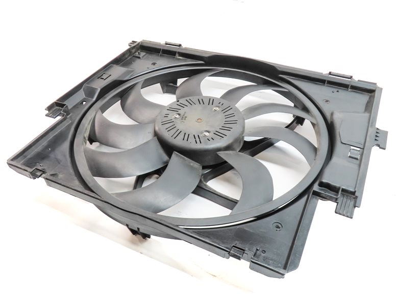 12-18 BMW 228i 320i (F22 F30) 2.0L TURBO ENGINE RADIATOR COOLING FAN w/ SHROUD