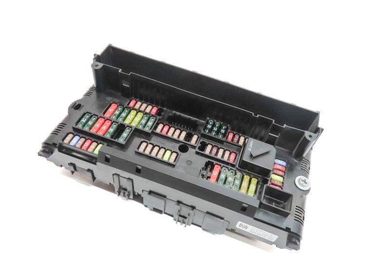 2012-2017 BMW 5 6 7 (F01 F06 F10) FRONT POWER DISTRIBUTION RELAY FUSE BOX