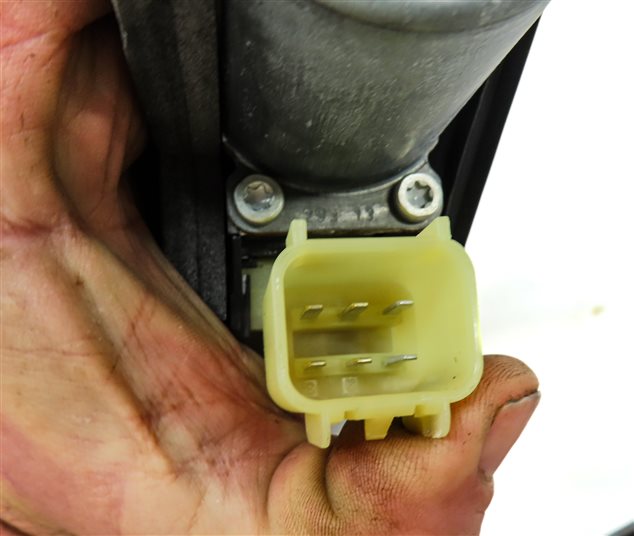 Thumbnail 5: 2014-2020 RANGE ROVER SPORT (L494) REAR RIGHT DOOR WINDOW REGULATOR w/ MOTOR