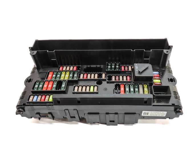 Thumbnail 2: 13 BMW 640I GRAN COUPE (F06) 3.0L (N55) FRONT POWER DISTRIBUTION FUSE RELAY BOX