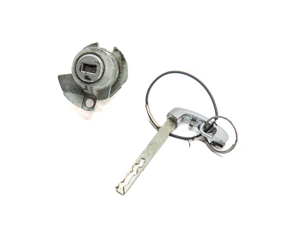 2013 BMW 640I GRAN COUPE (F06) FRONT LEFT DRIVER DOOR HANDLE LOCK CYLINDER w/KEY