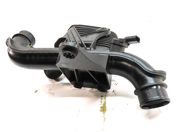 Thumbnail 2: 13 AUDI A6 (C7 4G) 2.0L (CAEB) ENGINE INTERCOOLER PRESSURE HOSE PIPE DAMPER BOX