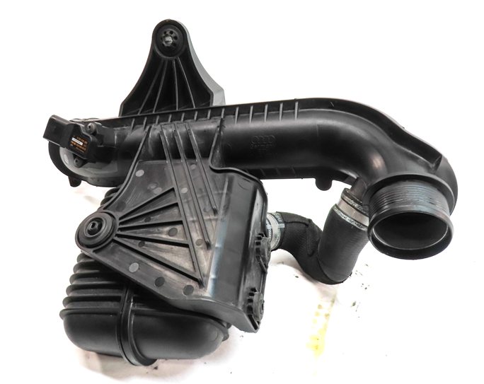 Thumbnail 4: 13 AUDI A6 (C7 4G) 2.0L (CAEB) ENGINE INTERCOOLER PRESSURE HOSE PIPE DAMPER BOX