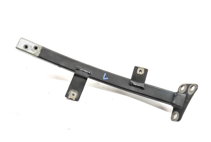 2013 AUDI A8 (D4 4H) FRONT LEFT DRIVER FENDER MOUNT SUPPORT BRACKET