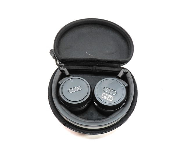 Thumbnail 4: 2013 AUDI A8 (D4 4H) MEDIA DVD PLAYER WIRELESS HEADPHONES w/ BLACK CARRY CASE