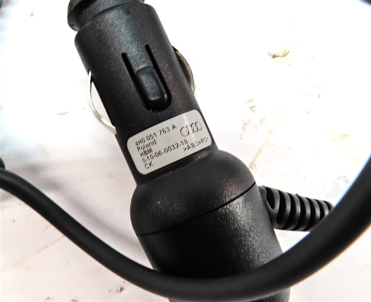 Thumbnail 5: 2013 AUDI A8 (D4 4H) MEDIA DVD PLAYER HEADPHONE CHARGING CABLE w/ STORAGE BAG