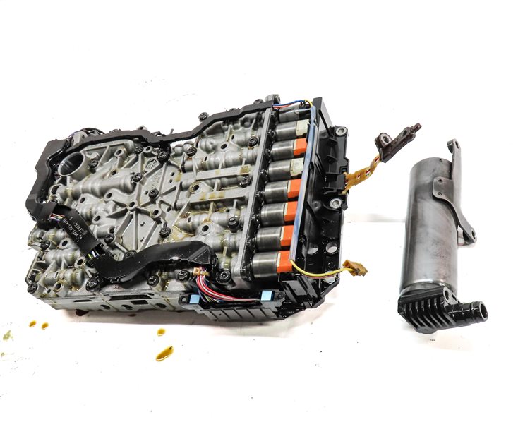 Thumbnail 2: 13-14 AUDI A8 S8 (D4 4H) 8HP55A AUTOMATIC TRANSMISSION VALVE BODY w/ OIL PUMP