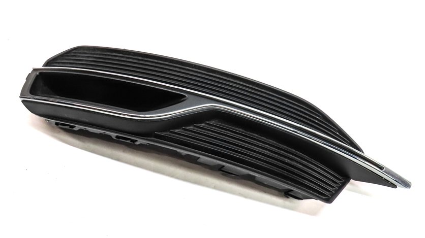16-18 AUDI A3 (8V) FRONT LEFT DRIVER LOWER BUMPER GRILLE END (BLACK & SILVER)