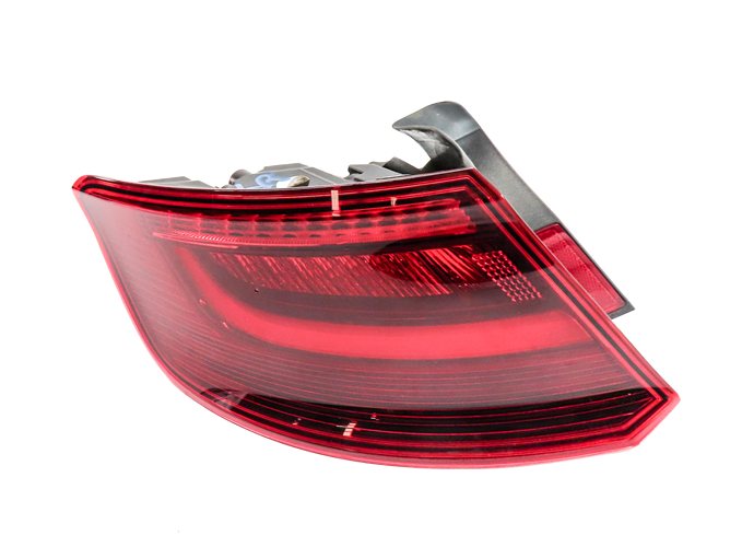 Thumbnail 3: 16-18 AUDI A3 E-TRON 8VF LEFT DRIVER REAR OUTER TAILLIGHT BRAKE LIGHT LAMP (LED)