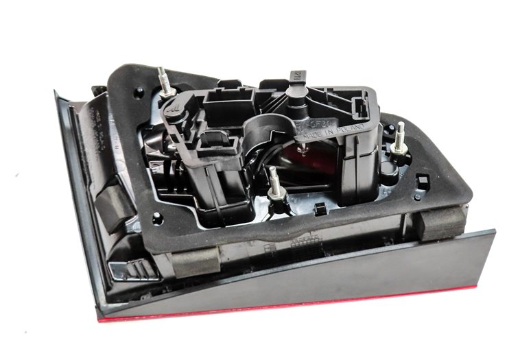 Thumbnail 5: 2016-2018 AUDI A3 E-TRON (8VF) RIGHT PASSENGER REAR INNER TAILLIGHT LIGHT LAMP