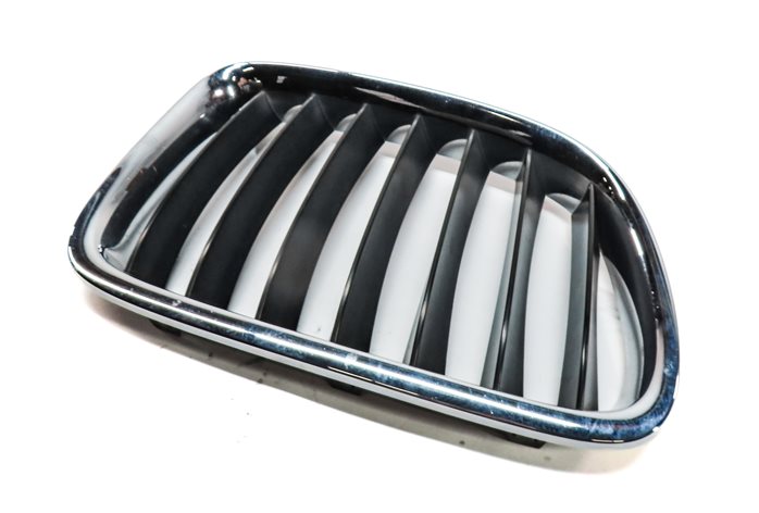 2013-2015 BMW X1 (E84) RIGHT FRONT PASSENGER HOOD VENT GRILLE (BLACK / CHROME)