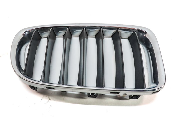 Thumbnail 3: 2013-2015 BMW X1 (E84) RIGHT FRONT PASSENGER HOOD VENT GRILLE (BLACK / CHROME)