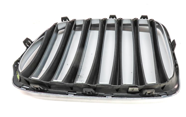 Thumbnail 4: 2013-2015 BMW X1 (E84) RIGHT FRONT PASSENGER HOOD VENT GRILLE (BLACK / CHROME)