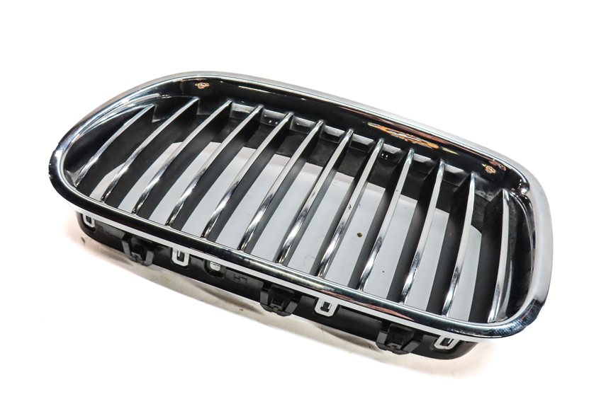2011-2013 BMW 528i 535i 550i (F10) LEFT FRONT BUMPER AIR VENT GRILLE (CHROME)