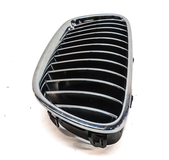 Thumbnail 3: 2011-2013 BMW 528i 535i 550i (F10) LEFT FRONT BUMPER AIR VENT GRILLE (CHROME)